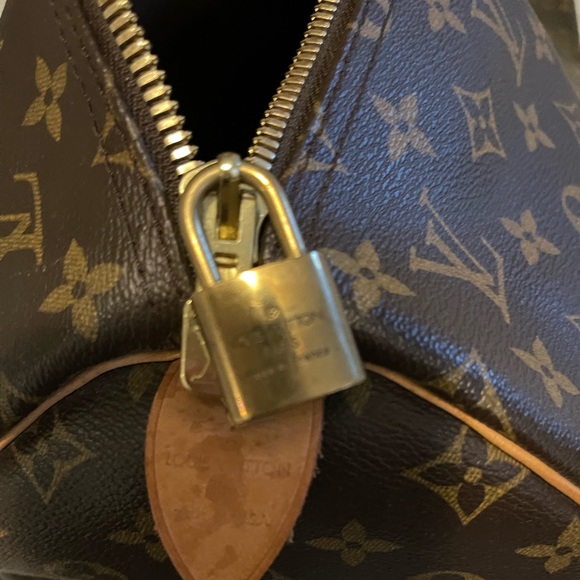 Authentic Louis Vuitton duffle - Picture 5 of 10